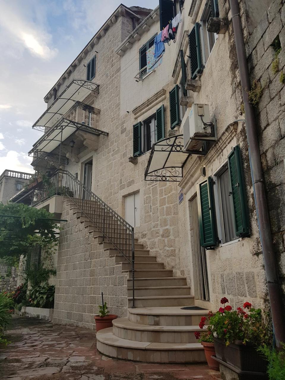 Gudelj Apartments Perast Exterior photo